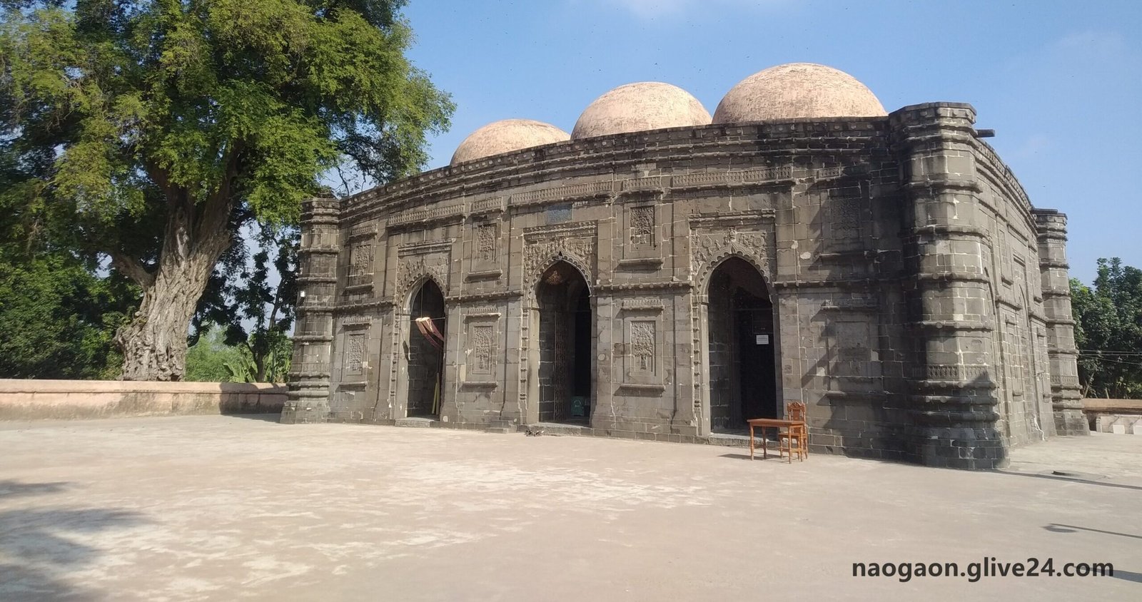 নওগাঁ জেলার আয়তন কত