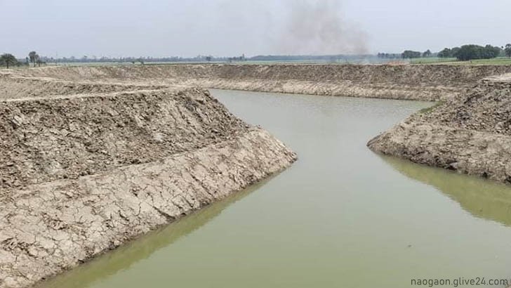 সরকারি জমি দখল করে পুকুর খনন